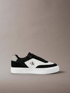 Sneakers Signature in camoscio e pelle.