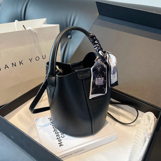 Borse a tracolla e a tracolla a secchiello in PU rosso Nero Senso del lusso Borsa a due usi da donna 2024 Moda versatile in vendita