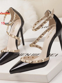 Scarpe tacco alto da donna estive in Europa e America Moda punta a punta bocca superficiale rivetto scava fuori sandali a spillo da discoteca