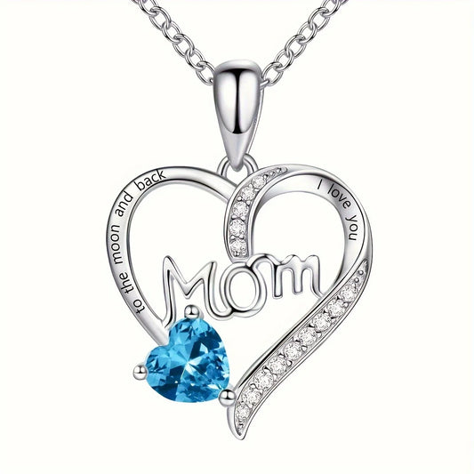 Un regalo per la festa della mamma, una mamma a forma di cuore con parole incise e strass, un accessorio multicolore, una versatile collana femminile