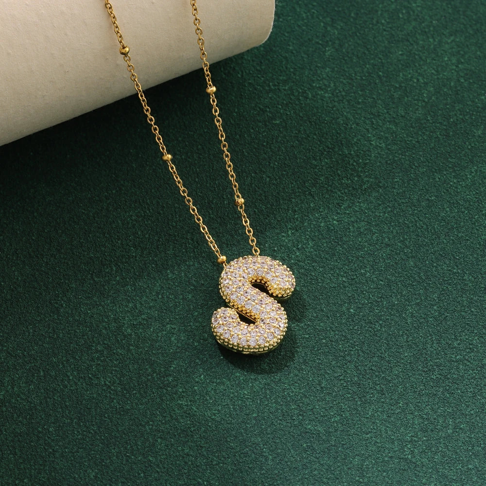 Nuove collane di lusso in acciaio inossidabile con 26 lettere inglesi in cristallo di zircone per le donne Commercio all'ingrosso di gioielli con catena girocollo femminile alla moda