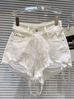 Nuovi Shorts in Denim a Tre Punti con Catena in Vita a Rete di Perle, Strappati, alla Moda, Dolci e Piccanti, per l'Estate 2026, Hot Pants Bianchi da Donna