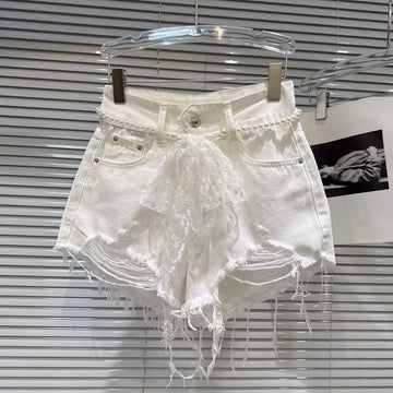Nuovi Shorts in Denim a Tre Punti con Catena in Vita a Rete di Perle, Strappati, alla Moda, Dolci e Piccanti, per l'Estate 2026, Hot Pants Bianchi da Donna