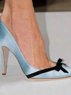 Décolleté in raso blu con punta a punta con fiocco nero Decor Tacchi a spillo Moda estiva Abito da donna Sandali classici casual Suola in gomma