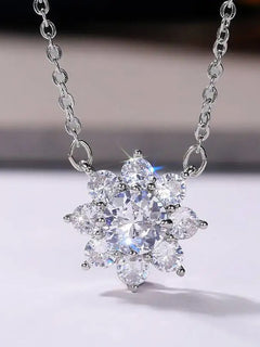 Collana con Ciondolo a Forma di Fiocco di Neve Huitan per Donne, Completamente Decorata con Zirconi Scintillanti, Accessorio Elegante per Feste e Matrimoni, Gioiello di Tendenza