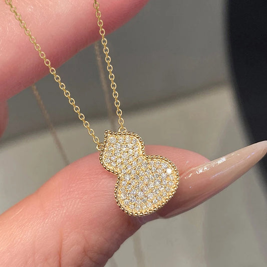 Huitan Romanzo Collana con ciondolo zucca fortunata per donna Accessori per collo abbaglianti di lusso per gioielli versatili delicati e chic da festa