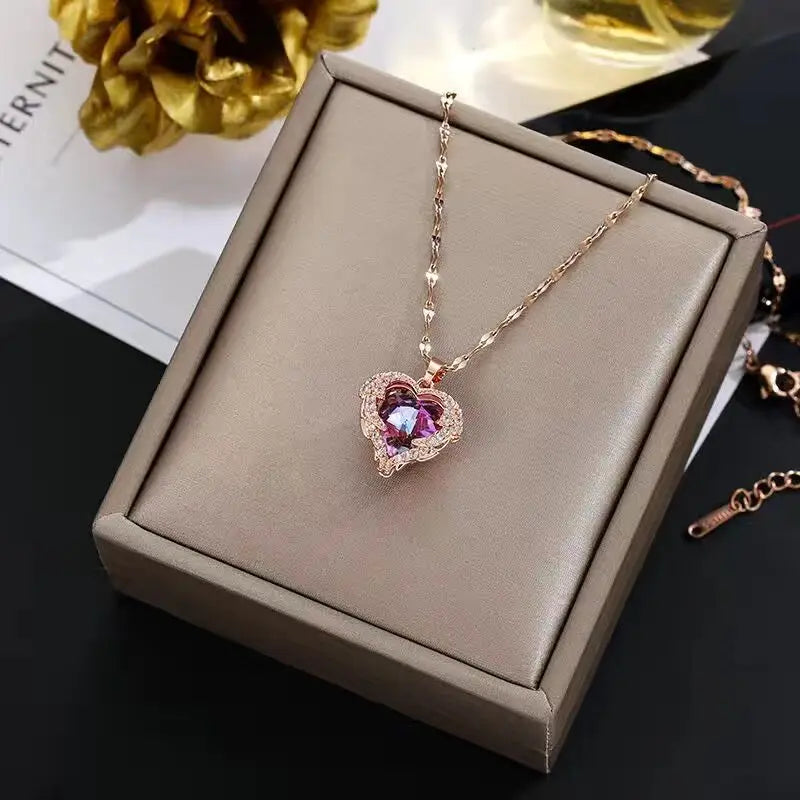 Collana con ciondolo a forma di cuore in cristallo colorato di lusso superiore per le donne Gioielli alla moda in acciaio inossidabile 316L Catena da collo da sposa femminile