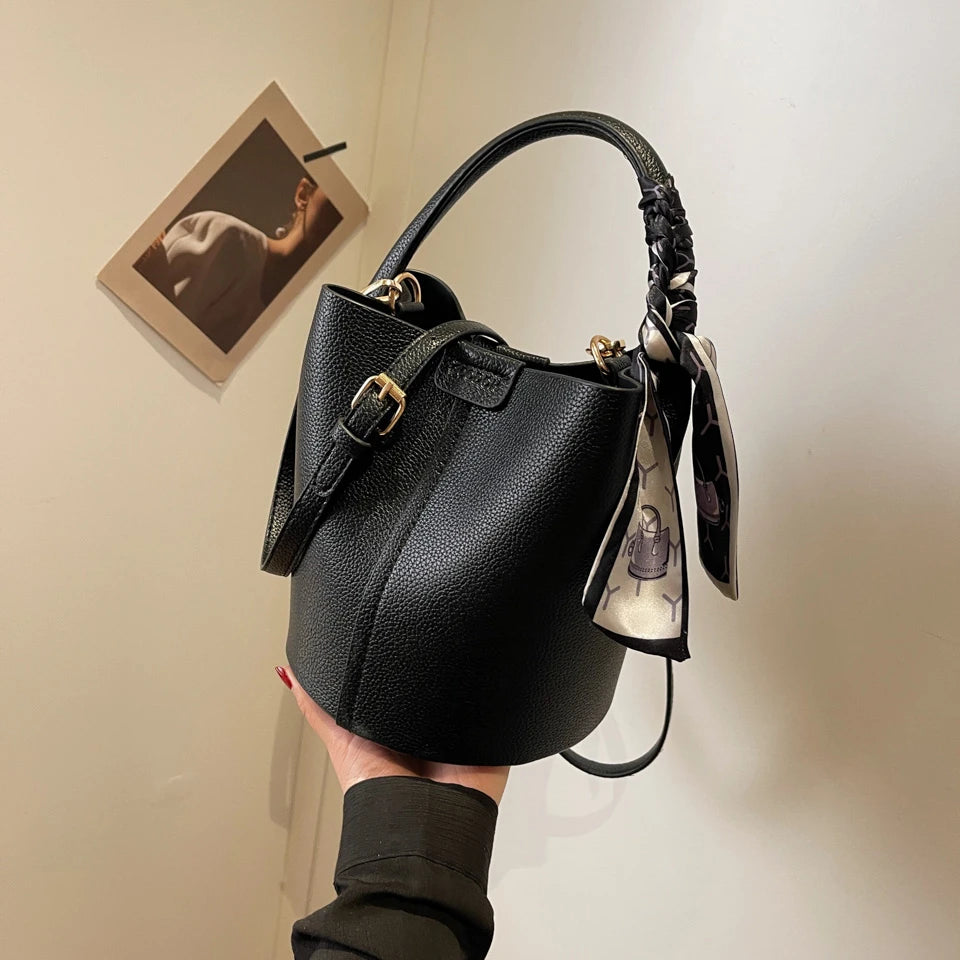 Vendita calda Semplicità Borsa a tracolla da donna di fascia alta Materiale Pu Borsa a secchiello versatile Borsa alla moda Pendolarismo