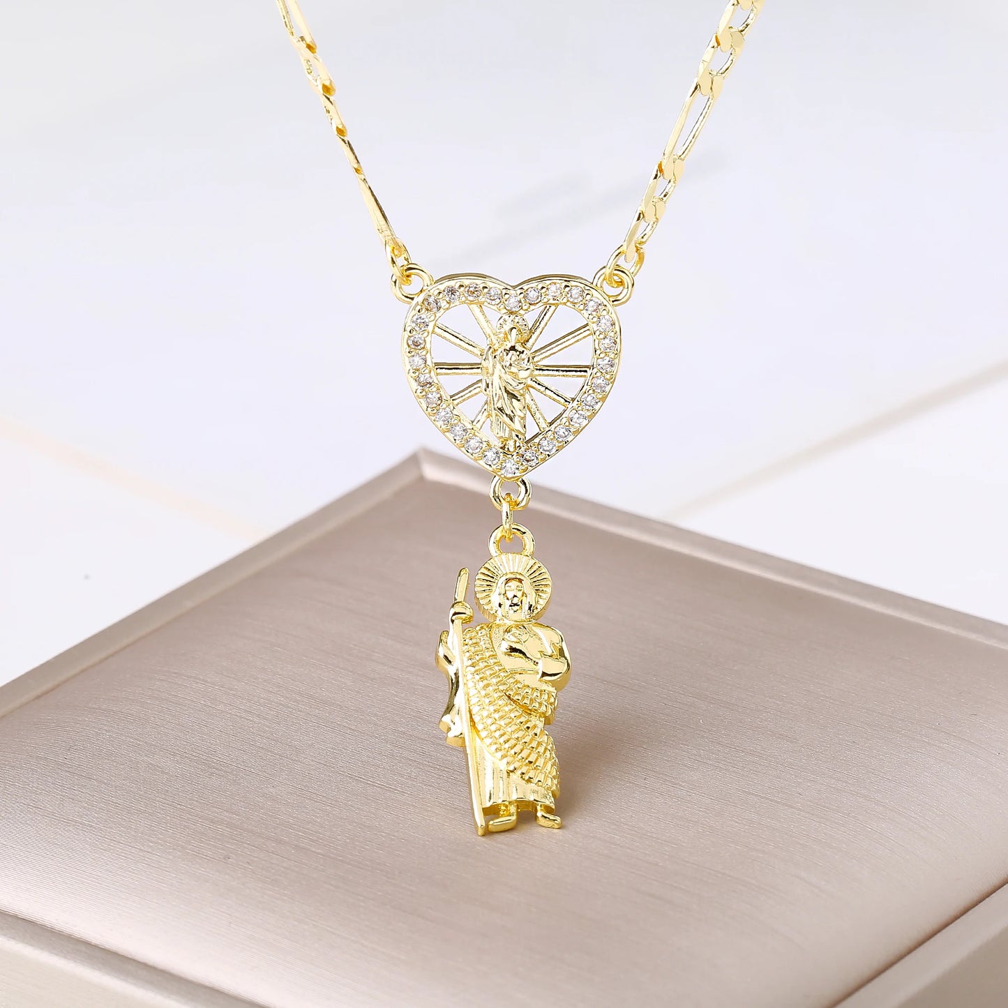 Collana religiosa Saint Jude Ciondolo a forma di cuore placcato in oro Smalto Patron cattolico Gioielli santo per donne Uomini Fede Amuleto Regalo