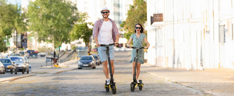 Monopattino Elettrico OOTD S10 10 Pollici con Connessione Bluetooth APP 1400W 48V 20AH 55KM/H Velocità Massima Autonomia 70km Leggero E-scooter con Doppia Sospensione platinumshop