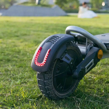 Monopattino elettrico pieghevole per adulti Kukirin A1, motore da 800W, batteria 48V13Ah, pneumatici da 10 pollici.