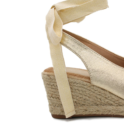 Soraia shoes. Wedge of jute and synthetic leather or anelline with bow trim and elastic fit to the ankle. Women's sandals. PlatiNum