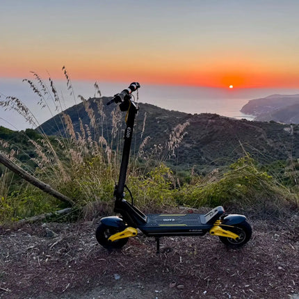 Monopattino Elettrico OOTD S10 10 Pollici con Bluetooth e APP, 1400W 48V 20AH, Velocità Massima 55KM/H, Autonomia 70km, Leggero, Doppia Sospensione
