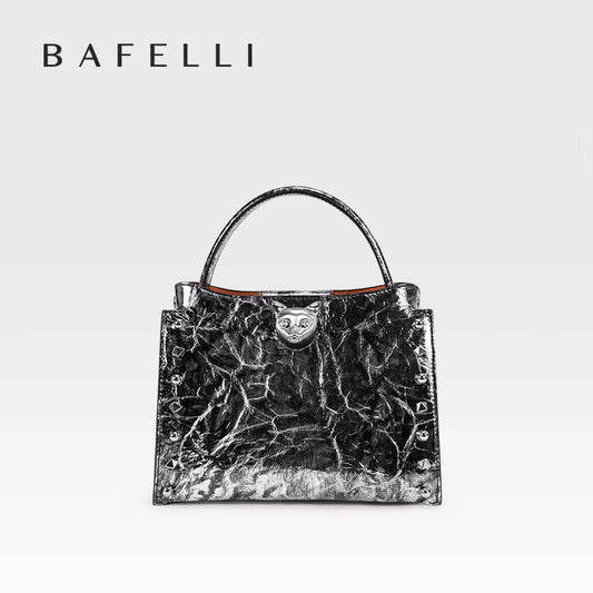 Borsa a tracolla con tracolla regolabile in pelle di vacchetta con strato superiore