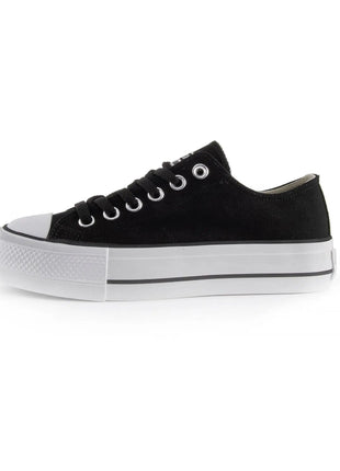 White canvas shoes with platform sole for women, featuring lace closure and comfortable textile lining, ideal for casual and outdoor use, perfect as versatile footwear. PlatiNum