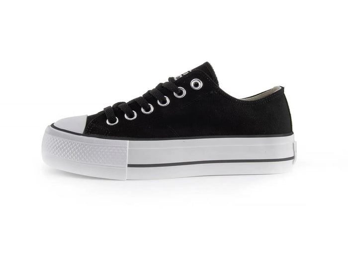 White canvas shoes with platform sole for women, featuring lace closure and comfortable textile lining, ideal for casual and outdoor use, perfect as versatile footwear. PlatiNum