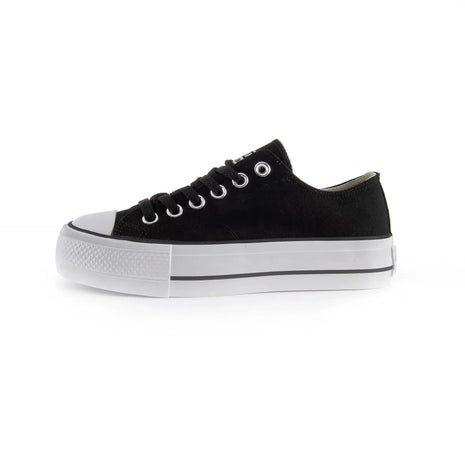 White canvas shoes with platform sole for women, featuring lace closure and comfortable textile lining, ideal for casual and outdoor use, perfect as versatile footwear. PlatiNum