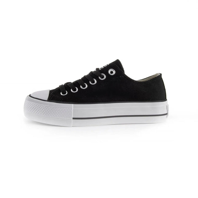 White canvas shoes with platform sole for women, featuring lace closure and comfortable textile lining, ideal for casual and outdoor use, perfect as versatile footwear. PlatiNum