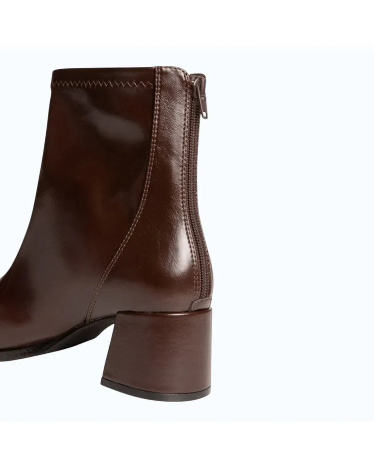Corina retro ankle boot with zipper heel 11822