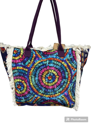 MIGLIORATA Borsa grande da spiaggia o piscina con stampe originali e frange di nappine in cotone bianco, dimensioni 55*37*19 cm. Dotata di tasche interne e fodera. Tessuto 100% poliestere.