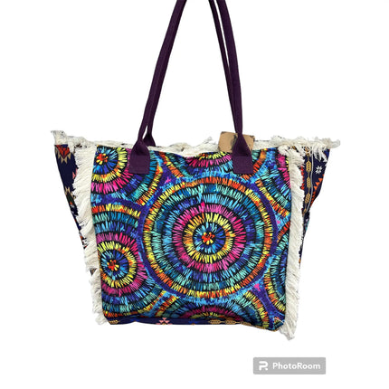 MIGLIORATA Borsa grande da spiaggia o piscina con stampe originali e frange di nappine in cotone bianco, dimensioni 55*37*19 cm. Dotata di tasche interne e fodera. Tessuto 100% poliestere.