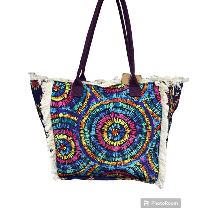 MIGLIORATA Borsa grande da spiaggia o piscina con stampe originali e frange di nappine in cotone bianco, dimensioni 55*37*19 cm. Dotata di tasche interne e fodera. Tessuto 100% poliestere.