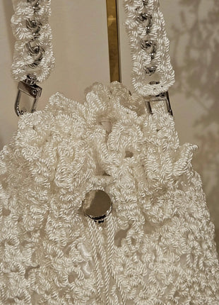 Borsa per Confetti da Sposa in Crochet Bianco, Design Fatto a Mano con Chiusura Regolabile e Manico Intrecciato, Stile Romantico ed Elegante, Ideale per Matrimoni ed Eventi Speciali