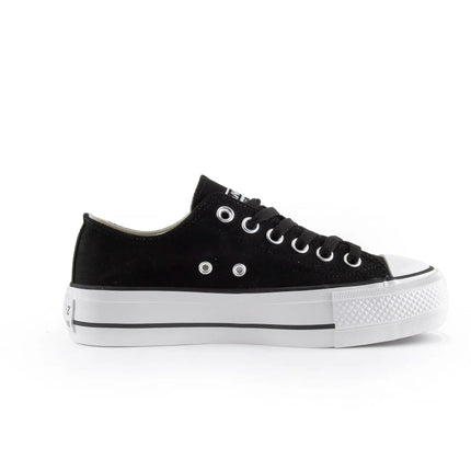 White canvas shoes with platform sole for women, featuring lace closure and comfortable textile lining, ideal for casual and outdoor use, perfect as versatile footwear. PlatiNum