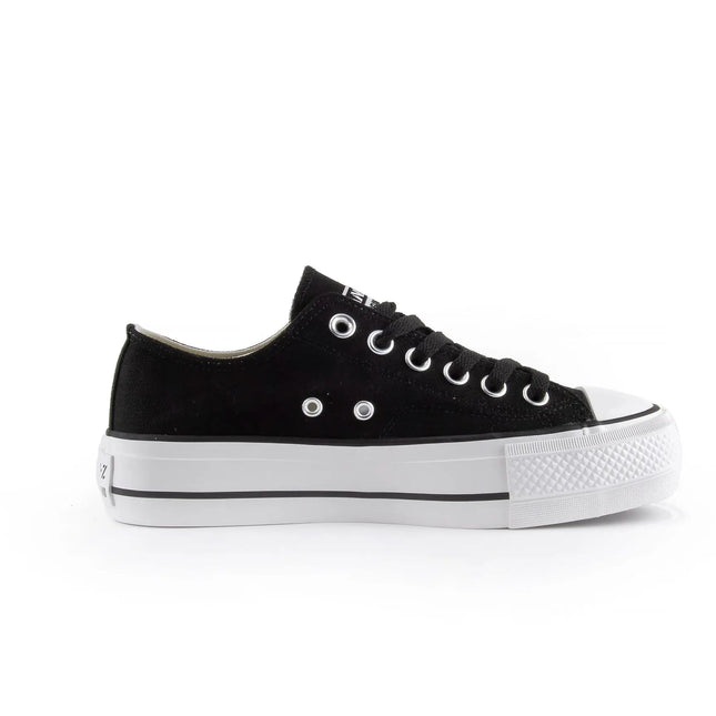 White canvas shoes with platform sole for women, featuring lace closure and comfortable textile lining, ideal for casual and outdoor use, perfect as versatile footwear. PlatiNum