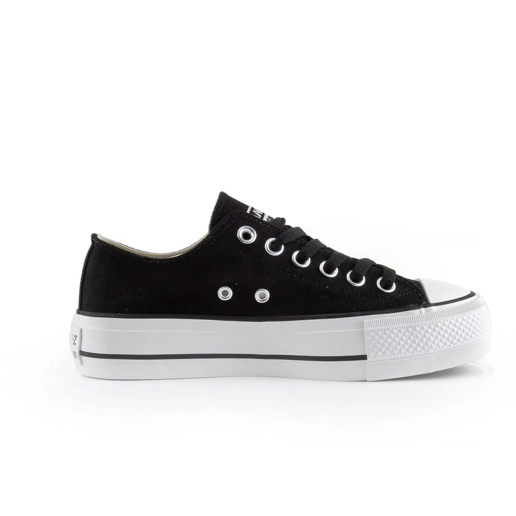 White canvas shoes with platform sole for women, featuring lace closure and comfortable textile lining, ideal for casual and outdoor use, perfect as versatile footwear. PlatiNum