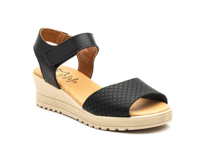 Black wedge sandals for women with velcro closure and engraved upper made in spain model e649 sizes 36 to 41 high style PlatiNum