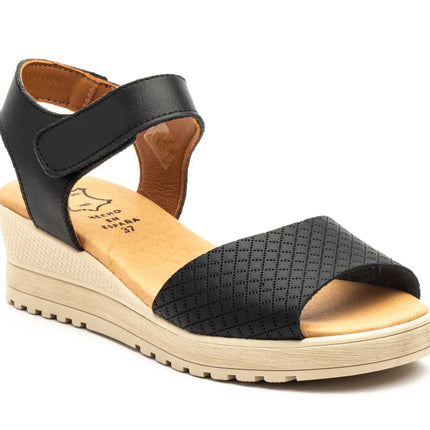 Black wedge sandals for women with velcro closure and engraved upper made in spain model e649 sizes 36 to 41 high style PlatiNum