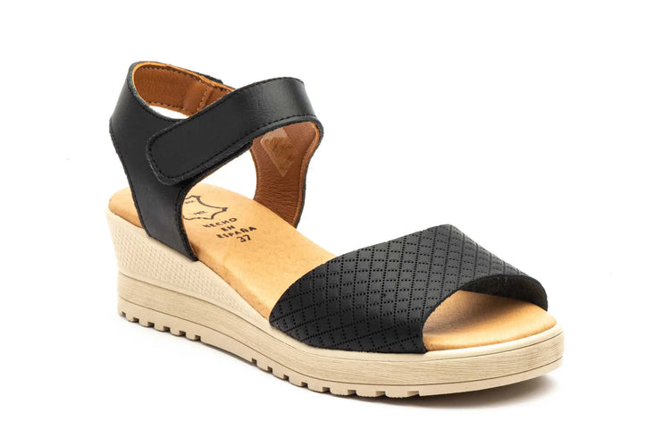 Black wedge sandals for women with velcro closure and engraved upper made in spain model e649 sizes 36 to 41 high style PlatiNum