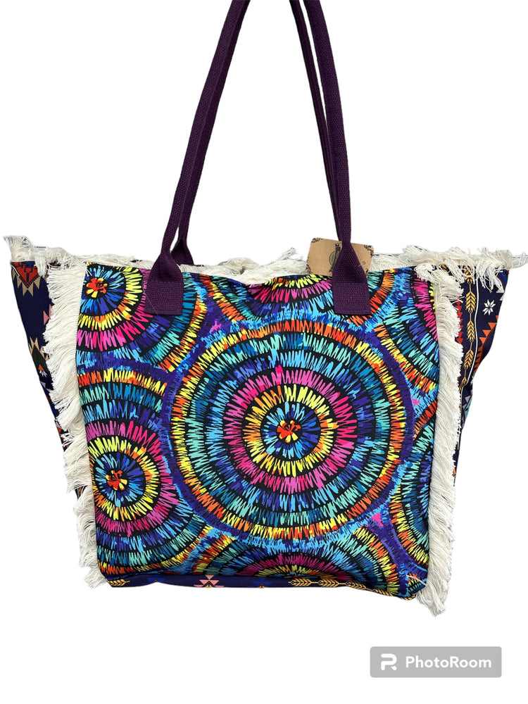 MIGLIORATA Borsa grande da spiaggia o piscina con stampe originali e frange di nappine in cotone bianco, dimensioni 55*37*19 cm. Dotata di tasche interne e fodera. Tessuto 100% poliestere.