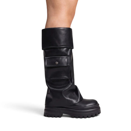 High black boots with platform and triple sole, pocket and side zipper, interior lining, autumn winter fashion trend, comfortable and light, ideal