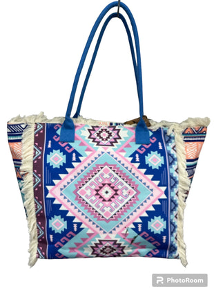 MIGLIORATA Borsa grande da spiaggia o piscina con stampe originali e frange di nappine in cotone bianco, dimensioni 55*37*19 cm. Dotata di tasche interne e fodera. Tessuto 100% poliestere.