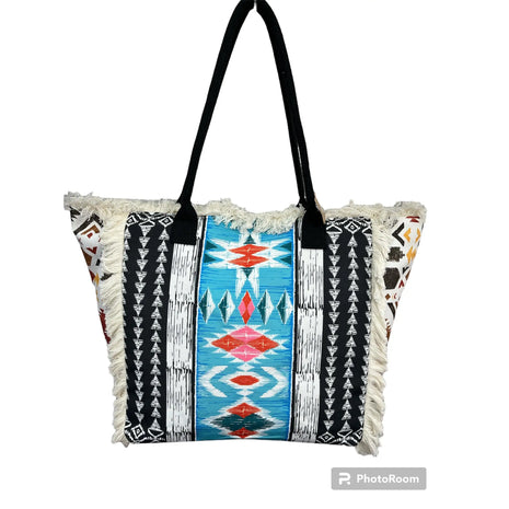 MIGLIORATA Borsa grande da spiaggia o piscina con stampe originali e frange di nappine in cotone bianco, dimensioni 55*37*19 cm. Dotata di tasche interne e fodera. Tessuto 100% poliestere.
