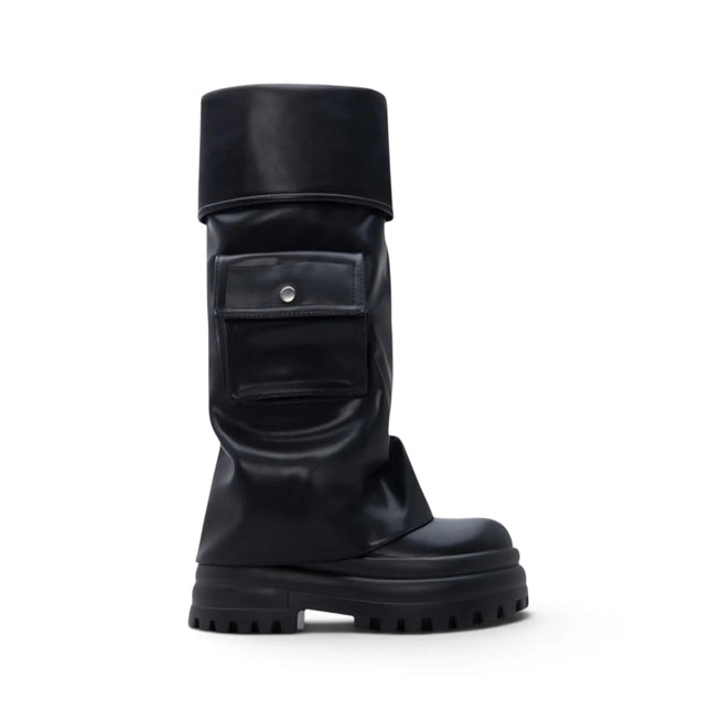 High black boots with platform and triple sole, pocket and side zipper, interior lining, autumn winter fashion trend, comfortable and light, ideal