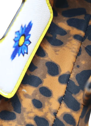 Borsa a tracolla con manico, decorata con Maioliche siciliane e fiori su sfondo giallo, disponibile in 2 misure.