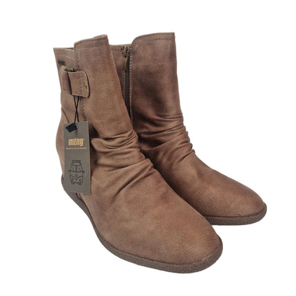 Mustang women's ankle boots taupe color hidden interior wedge 10 cm wrinkled shaft boot grayish brown buckle zipper runway concept