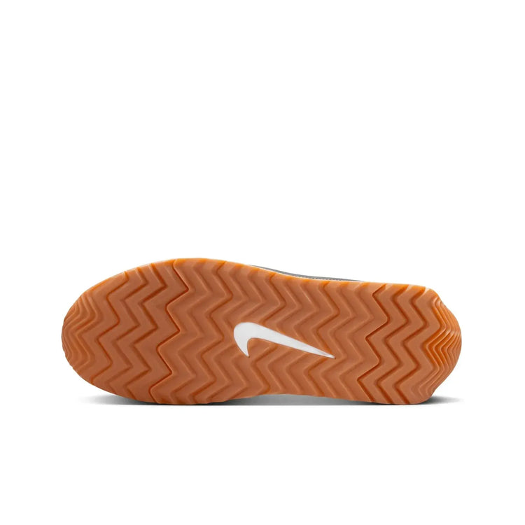 Nike Revolution 8 men's sneakers, featuring a breathable mesh upper and foam midsole for cushioning, with a weight of approximately 292g and a 10mm drop, perfect for running and casual wear in Midnight Navy/White/Black/Pure P