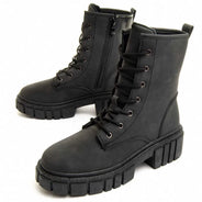 Comfortable boot for women.  montevita militarsuav 77300