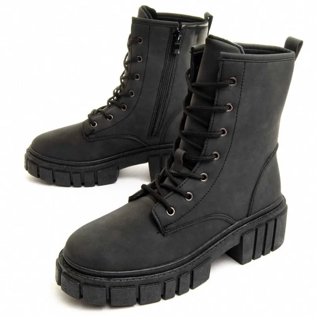 Comfortable boot for women.  montevita militarsuav 77300
