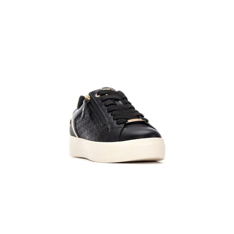 Sneakers Xti 144371 Women's Black Shoes, comfortable lace-up sneakers with a flat platform sole, ideal for casual and outdoor wear, featuring a versatile design for women.