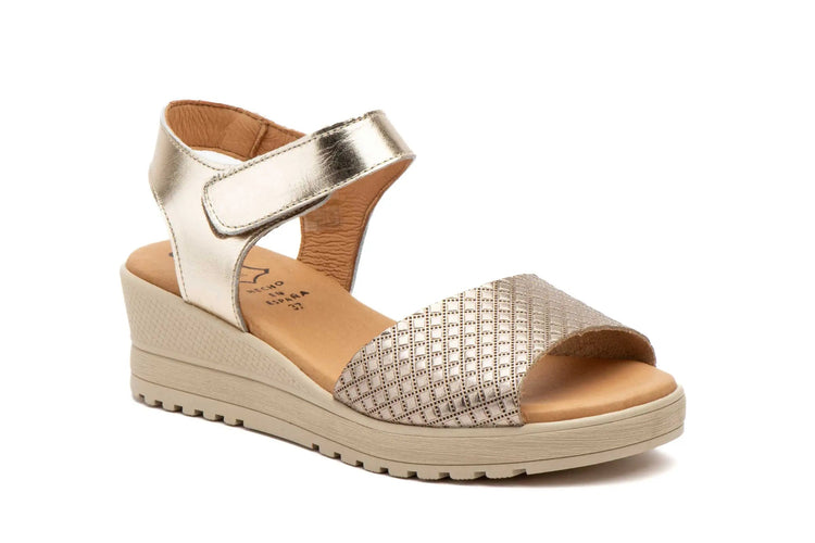 Black wedge sandals for women with velcro closure and engraved upper made in spain model e649 sizes 36 to 41 high style PlatiNum