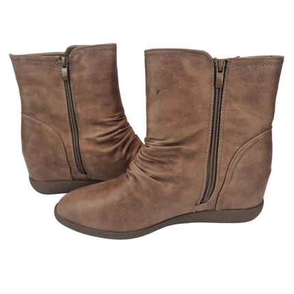 Mustang women's ankle boots taupe color hidden interior wedge 10 cm wrinkled shaft boot grayish brown buckle zipper runway concept