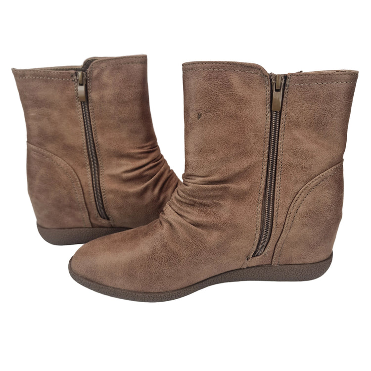 Mustang women's ankle boots taupe color hidden interior wedge 10 cm wrinkled shaft boot grayish brown buckle zipper runway concept