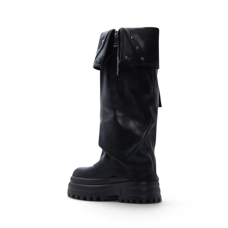High black boots with platform and triple sole, pocket and side zipper, interior lining, autumn winter fashion trend, comfortable and light, ideal