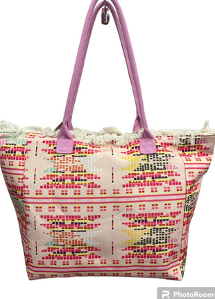MIGLIORATA Borsa grande da spiaggia o piscina con stampe originali e frange di nappine in cotone bianco, dimensioni 55*37*19 cm. Dotata di tasche interne e fodera. Tessuto 100% poliestere.