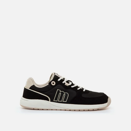Barefoot sneaker for women Mustang Free black, comfortable and stylish, features a flexible sole and wide fit, ideal for daily wear and transitioning to barefoot shoes. Perfect for casual looks and any occasion. PlatiNum